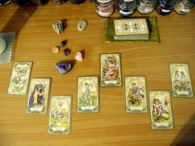 Bói bài Tarot đoán số người đang yêu thầm bạn