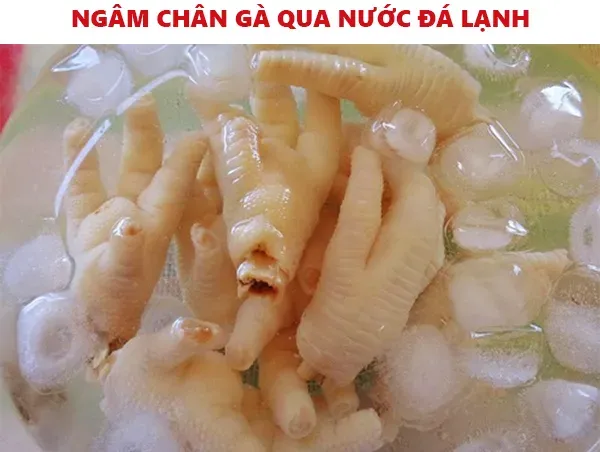 Cách làm chân gà ngâm sả tắc chua chua, cay cay ngon mê say