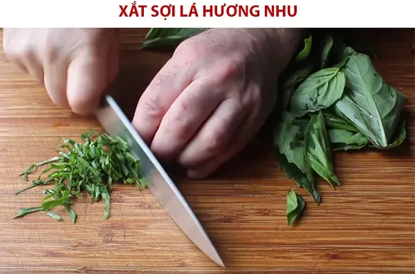 Cách làm Pad Ka-Prao, cơm thịt xào lá hương nhu đậm đà vị Thái Lan