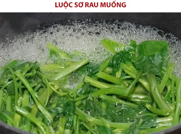 Cách làm rau muống xào tỏi xanh mướt, không thâm đen